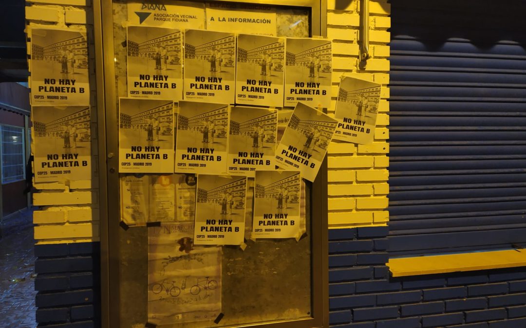 Pegada masiva de carteles en Córdoba reclamando la acción inmediata para frenar el cambio climático